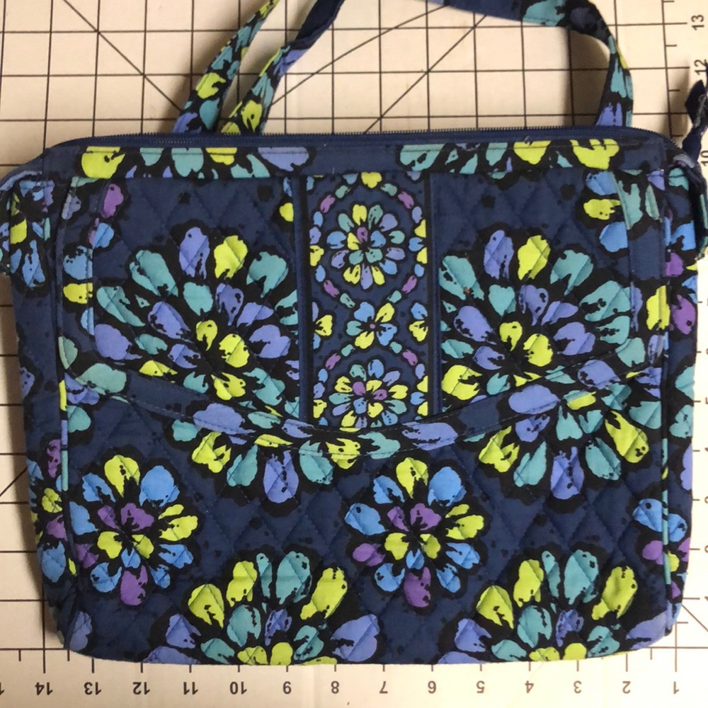 Vera Bradley Shoulder Bag Exterior Flap magnetic Pocket Zippered Top